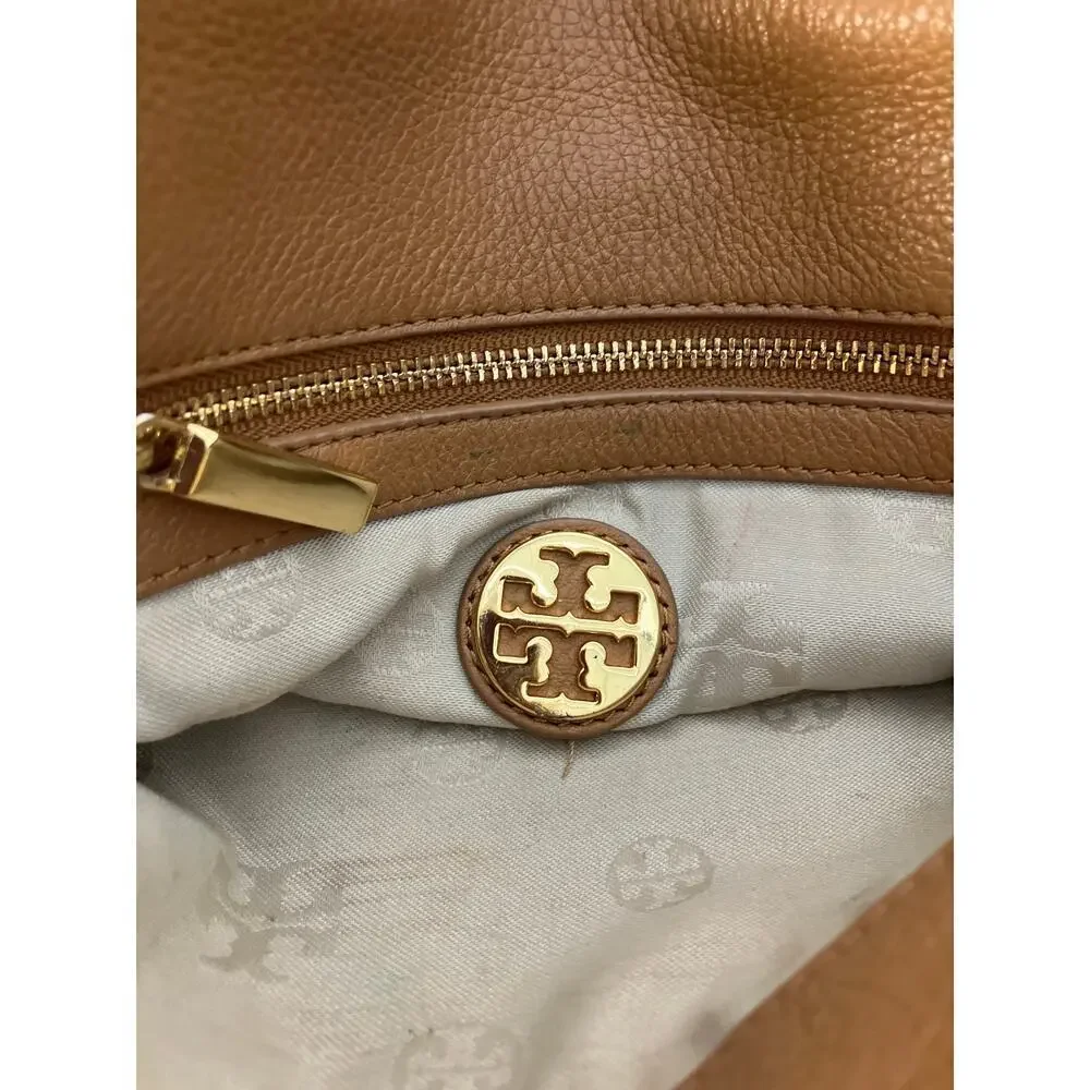 TORY BURCH SMALL LIGHT BROWN PEBBLED LEATHER CROSSBODY BAG